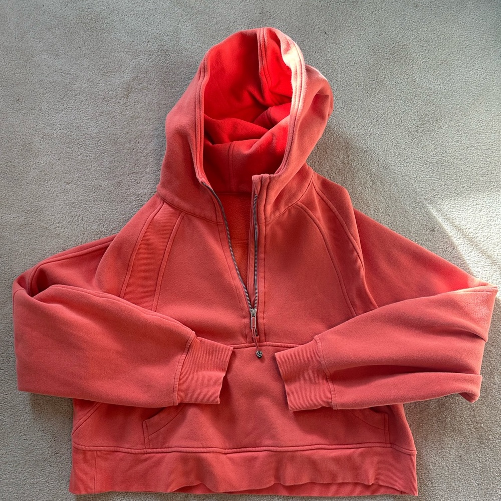 Lululemon women’s half zip hooded scuba